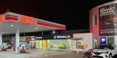 Schon wieder wurde in der Schweiz ein Bankautomat gesprengt. Im Bild die Tankstelle in Volketswil mit dem zerstörten Geldautomaten in der Wand.