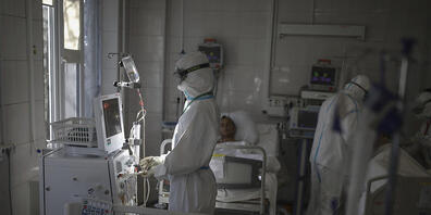 Russland - das flächenmäßig größte Land der Erde mit rund 146 Millionen Menschen - beklagt seit Monaten hohe Corona-Todeszahlen. Foto: Vitali Timkiv/AP/dpa