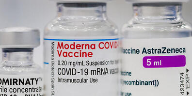 Ersten Erkenntnissen zufolge ist die Schutzwirkung der Astrazeneca-Impfungen vor einer Ansteckung mit der Omikron-Variante nach zwei Impfdosen deutlich schwächer als bei den bisherigen Varianten. Foto: Daniel Karmann/dpa