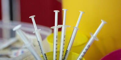 Kinderimpfungen sollen in Frankreich in Impfzentren, Apotheken sowie in Arztpraxen stattfinden. (Symbolbild) Foto: Bernd Weißbrod/dpa