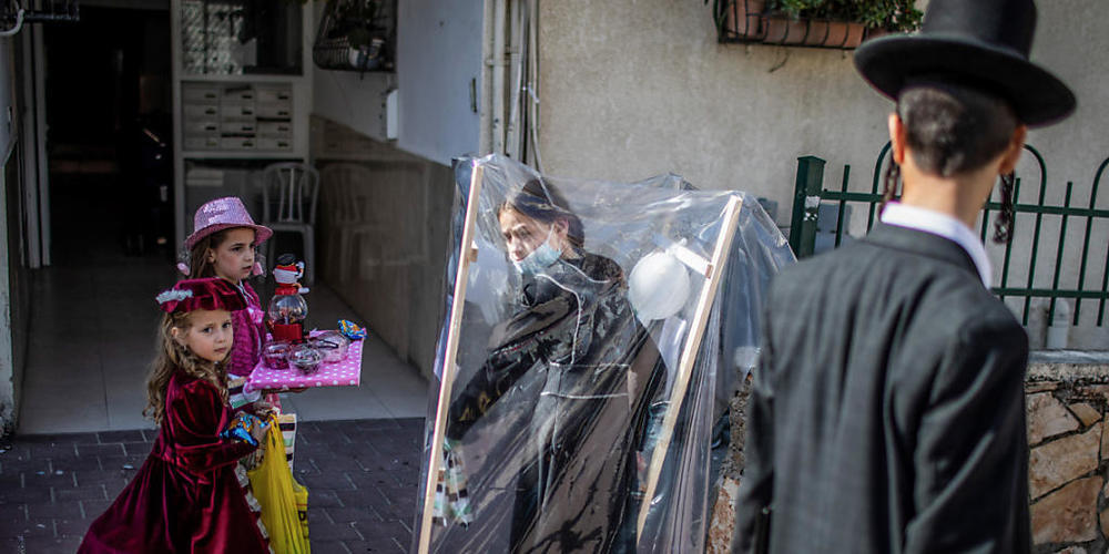 Vor allem jüngere Menschen zieht es nach Israel. (Im Bild: Jüdisches Karnevalsfest Purim in Bnei Brak) Foto: Ilia Yefimovich/dpa