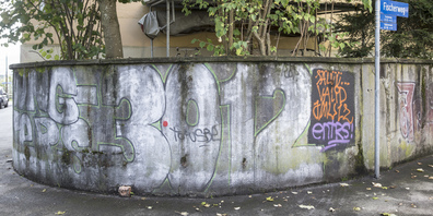 Vier Sprayer verursachten in Einsiedeln einen Sachschaden in fünfstelliger Höhe (Symbolbild).