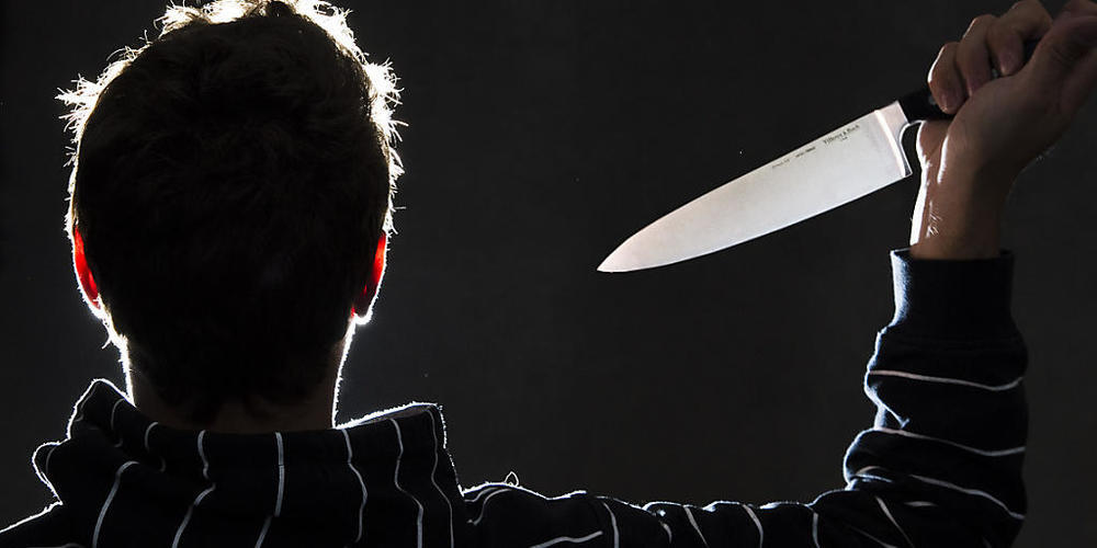 Mit einem fast 30 Zentimeter langen Küchenmesser stach der Vater auf sein Kind ein. (Symbolbild)
