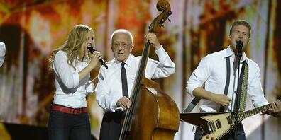Der Musiker Emil Ramsauer (Mitte) war ein grosser Sympathieträger der Heilsarmee. Mit der Salutisten-Band "Takasa" nahm er 2013 am Eurovision Song Contest teil. Nun ist Ramsauer fast 104-jährig verstorben. (Archivbild)