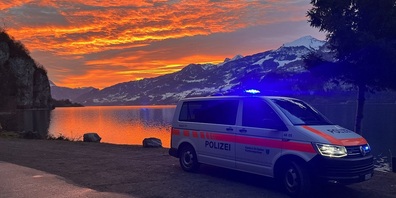 Die Kantonspolizei St.Gallen wünscht mit einem am 24. Dezember 2021 am Walensee aufgenommenen Bild schöne restliche Weihnachtstage.