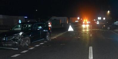 Beim Zusammenstoss zweier Autos in Domat/Ems wurden fünf Personen verletzt.