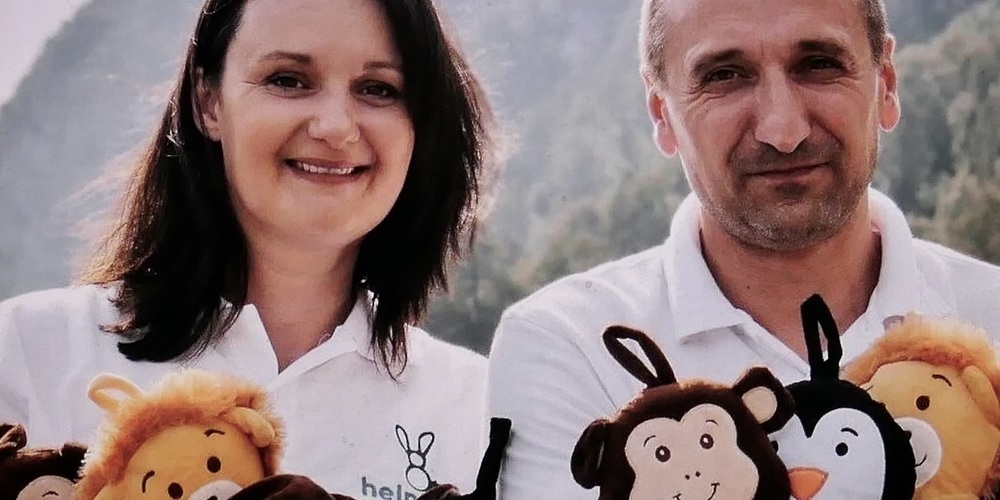 Christa Dürr mit Cousin Dominic Hehli und den «Helpis»