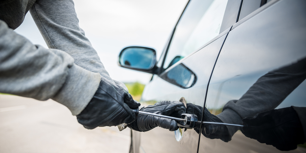 Die Kantonspolizei Aargau betont ausdrücklich die Notwendigkeit, Fahrzeuge und Räumlichkeiten konsequent abzuschliessen. Es wird dringend davon abgeraten, Wertgegenstände im Fahrzeuginnenraum liegen zu lassen.(Symbolbild)