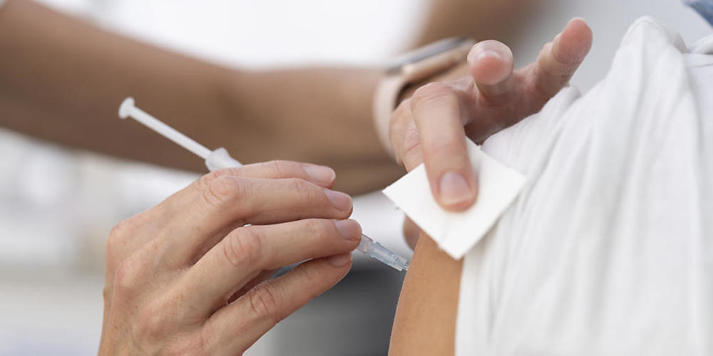 In den Ausserrhoder Impfzentren in Herisau und Heiden werden bald auch Kinder von 5 bis 11 Jahren gegen das Coronavirus geimpft. Kinder erhalten etwa einen Drittel der für Erwachsene üblichen Dosis. (Symbolbild)
