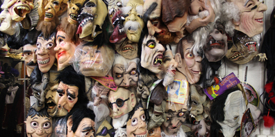 Auch viele Masken bleiben hängen: Auch die Fasnacht 2022 fällt aus.