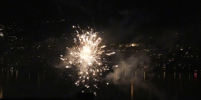 Feuerwerkzum Jahreswechsel  über dem Zürichsee.