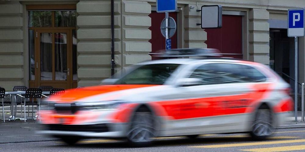 Die Polizei rückte zusammen mit der Feuerwehr zu einem Christbaumbrand in Buchs SG aus, der verhältnismässig glimpflich ablief.