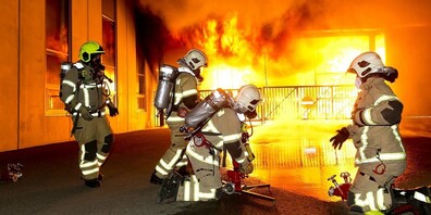 Ein Grossbrand auf dem Kunert-Areal beschäftigte in der Silvesternacht die Feuerwehr