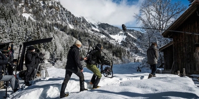 Die spektakuläre Glarner Winterlandschaft bot sich wiederum als ideale Kulisse für die Geschichte rund um den fiktiven Ort Oberwies an.
