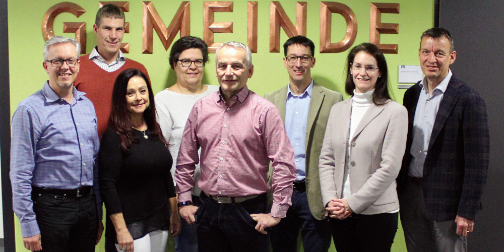 Eschenbacher Gemeiderat von links nach rechts: Thomas Elser (Gemeinderatsschreiber), Martin Rüegg, Ursula Riederer, Sandra Raimann, Richard Blöchlinger (Schulpräsident), Reto Gubelmann, Karen Peier, Cornel Aerne (Gemeindepräsident). 