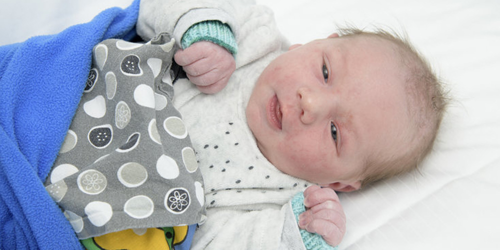 Kurz nacheinander im Spital Grabs auf die Welt gekommen: Die Neujahrsbabys Matteo...