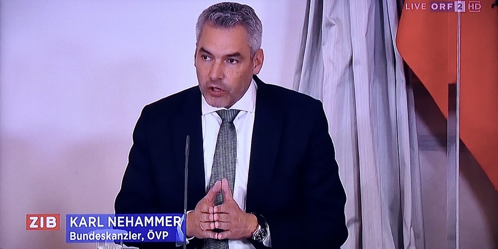 Bundeskanzler Karl Nehammer verkündete in der Pressekonferenz am Donnerstagnachmittag Ziele und Vorhaben in der Coronapolitik