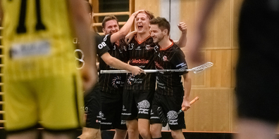 Endloser Jubel der Devils nach dem phänomenalen Sieg gegen die Ostschweizer. (Bild: Archiv)