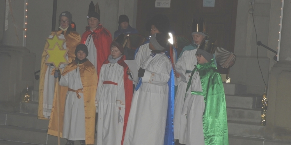 In Schänis und Maseltrangen zogen die Sternsinger mit Musik ein und überbrachten Segenswünsche.