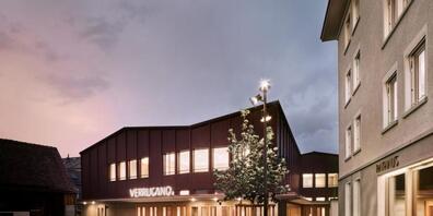 Das Ensemble von Kulturzentrum Verrucano, Rathauserweiterung und Platzanlage mitten im geschützten Ortsbild von Mels bezeichnet die Jury als architektonische Glanzleistung.