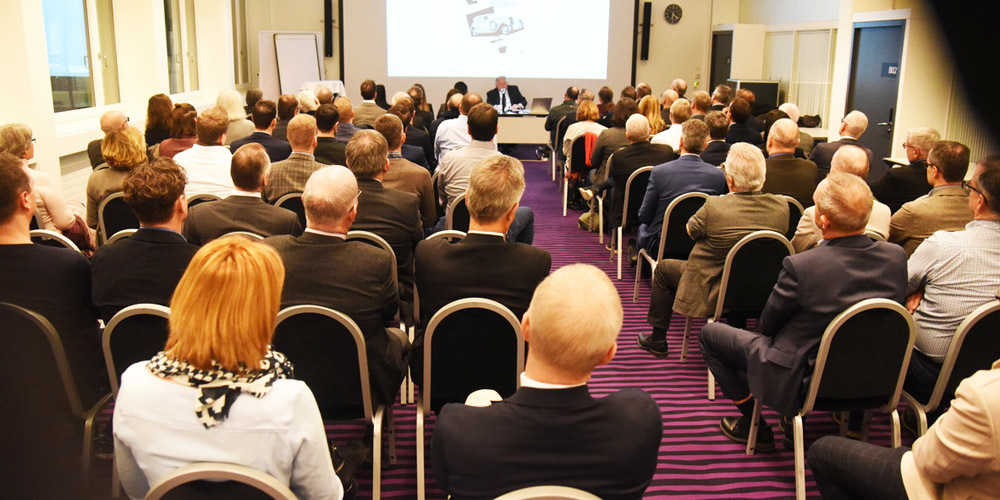 Spannender Vortrag von Prof. Dr. Peter Nobel im gut gefüllten Saal