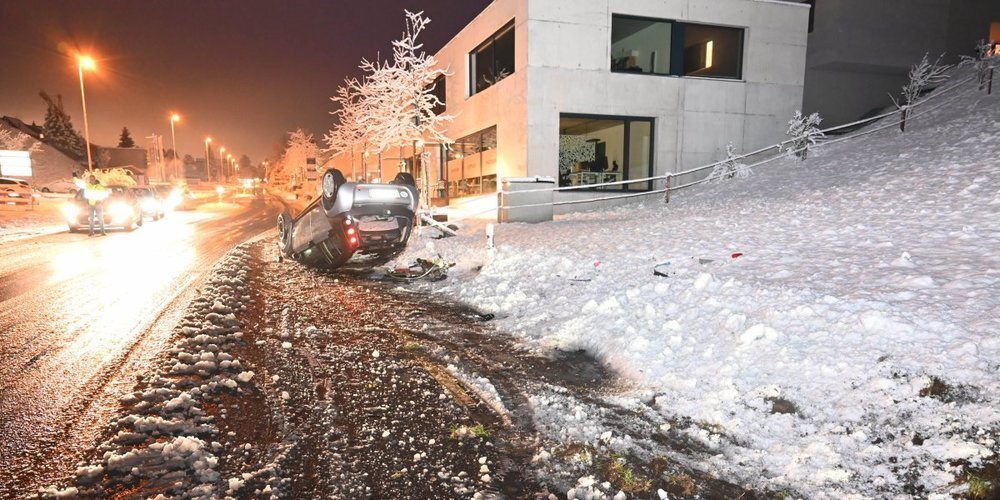 Aufgrund des Schnees kam es im Kanton zu vielen Verkehrsunfällen.