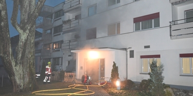 Beim Brand entwickelte sich viel Rauch. Es entstand Sachschaden in zurzeit unbekannter Höhe.
