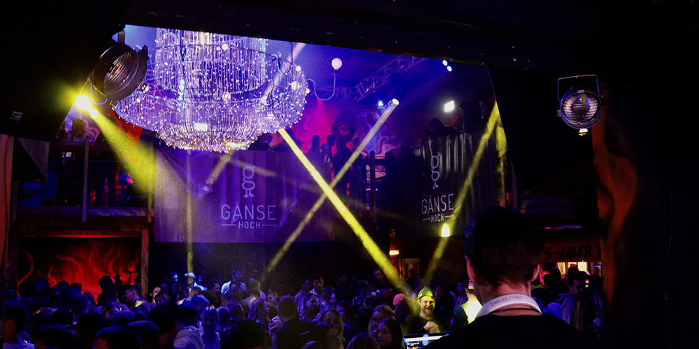 Noch zwei Mal: Der junge Verein Gänsehoch macht die Sarganser Käppeli-Arena zum Party-Tempel.