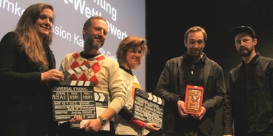  (v.l.n.r.) Die persönlich anwesenden PreisträgerInnen Stefanie Inhelder, Giancarlo Moos, Karin Heberlein sowie das Autorenduo Pascal Hofmann und Benny Jaberg.