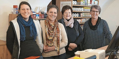 Bedienen am Dorfkiosk: Caroline John, Angelika Aggeler, Vreni Moser und Irma Willi (von links). 