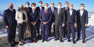 Gruppenfoto der RegierungsvertreterInnen der IBK mit dem Schweizer Bundespräsidenten Ignazio Cassis.