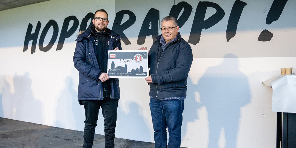 Rony Steffen, Betreuer Firmenkunden / Tankstellen der Osterwalder Zürich AG (r) mit dem FCRJ-Liberi Verantwortlichen, Dave Tschirky.