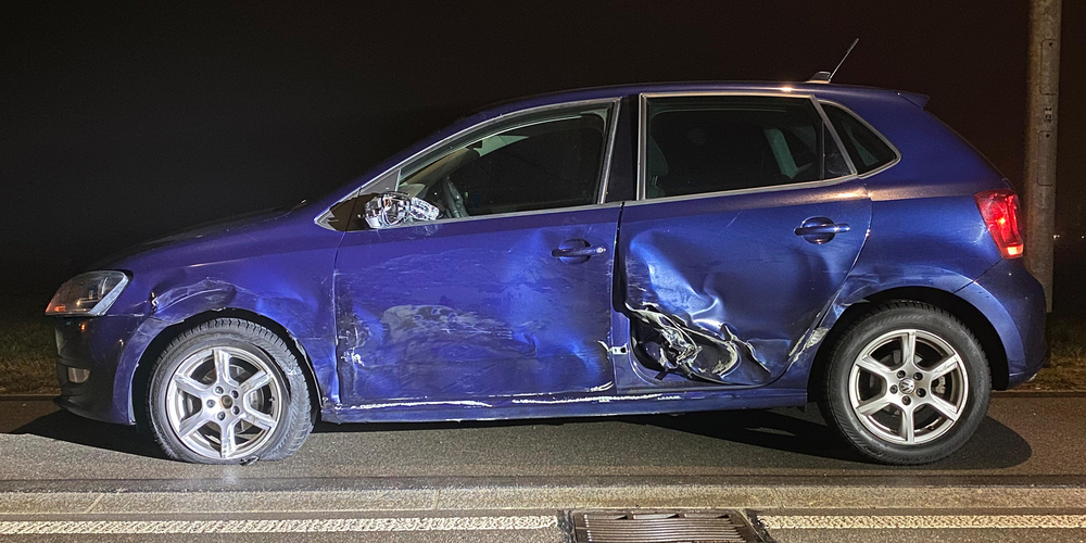 Zerstörte linke Seite nach der Streifkollision.