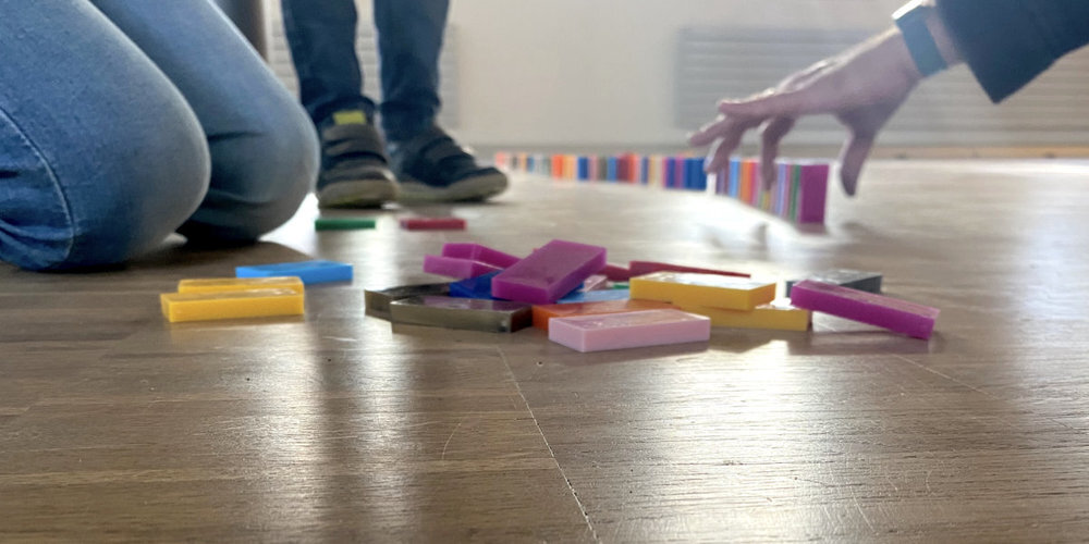 Spielen, Werkeln, Basteln bei der MOJUGA Kreativwoche in Bubikon.