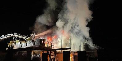 Weshalb das Haus in Marthalen in Flammen stand, ist noch unklar. Die Polizei schliesst Brandstiftung jedoch aus.
