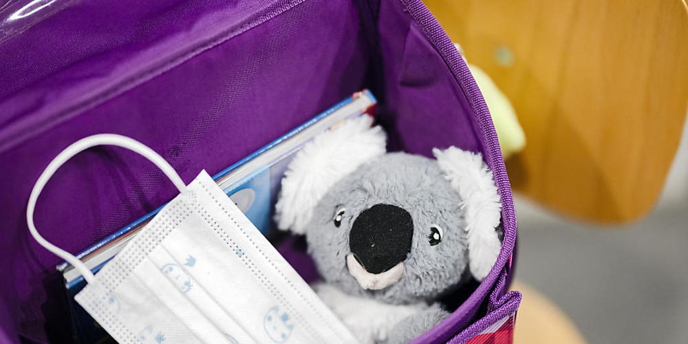 Im Kanton Graubünden wird die Maskenpflicht für die Schule verlängert. Davon ausgenommen sind der Kindergarten und die ersten beiden Primarklassen. (Symbolbild)