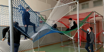 Im Primarschulhaus werden auf einem Stockwerk Netze eingebaut und damit eine innovative Lernraumumgebung geschaffen. Der Start ins Projekt erfolgt in der letzten Januarwoche. 