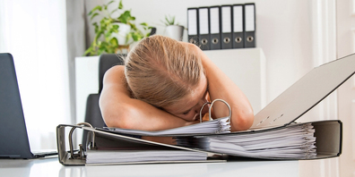 Nichts, wofür man sich schämen muss: Nickerchen am Arbeitsplatz für neue Energie.