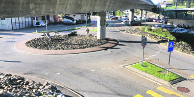 Für den Kreisel beim Bahnhof Biberbrugg schreibt der Kanton eine umfassende Erneuerung aus. Die Arbeiten sollen im Mai 2022 beginnen und bis im Sommer 2023 dauern.