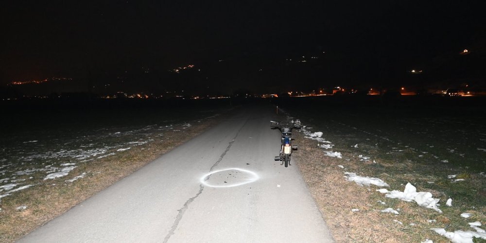 Die Mofafahrerin sah die Fussgängerin zu spät.