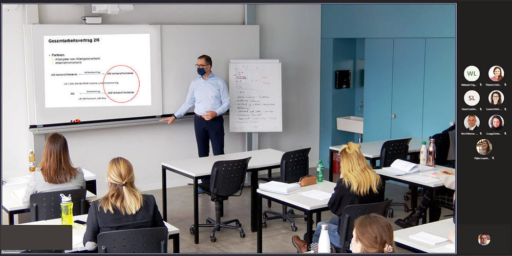 Hybrider Unterricht: Schule vor Ort oder im Livestream von Zuhause aus.