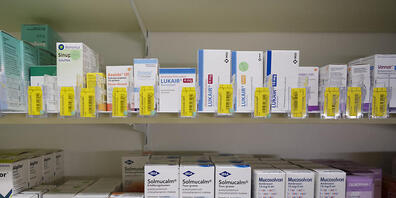 Die Krankenkassen kritisieren unter anderem die sehr hohen Medikamenten-Preise in der Schweiz. (Symbolbild)