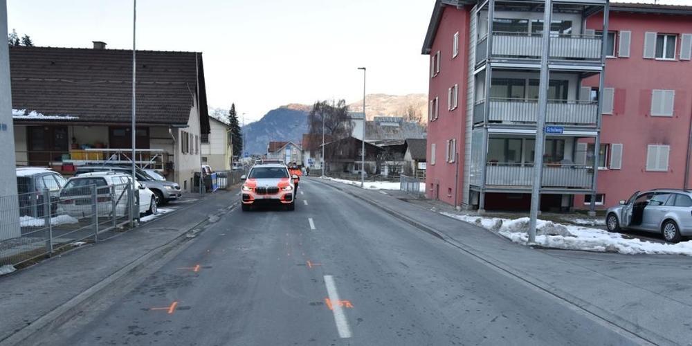 Ein achtjähriger Bub wurde in Thusis von einem Auto erfasst und verletzt.