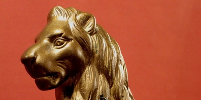 Ein goldiger Löwe im Nähmaschinen-Museum. Und erst noch 150-jährig!