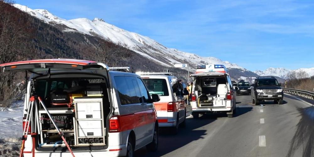 Bei einem Verkehrsunfall in Samedan GR mit zwei Autos sind zwei Personen verletzt worden.