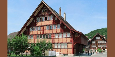 Das "Rote Haus" gehört zu den Sehenswürdigkeiten der Gemeinde Zuzwil und des Fürstenlands. 