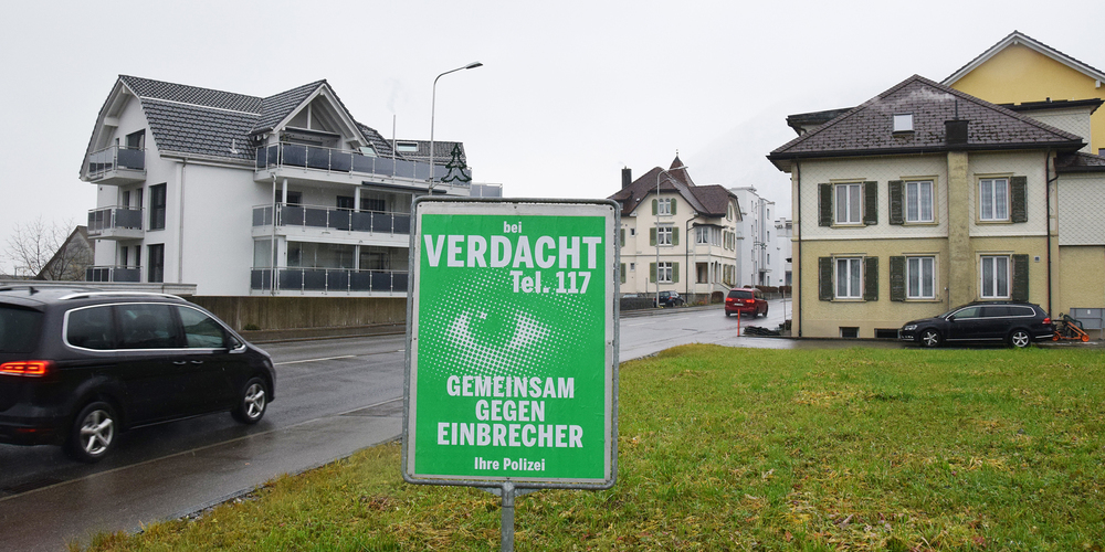 Jeden zweiten Tag wird irgendwo im Kanton Schwyz eingebrochen. Mit einer Aktion macht die Polizei darauf aufmerksam.