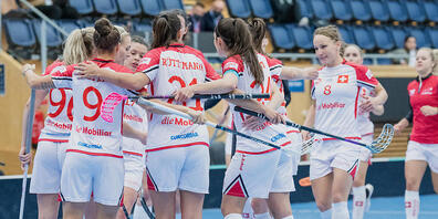 Die Schweizerinnen bejubeln den zweiten Sieg an dieser WM