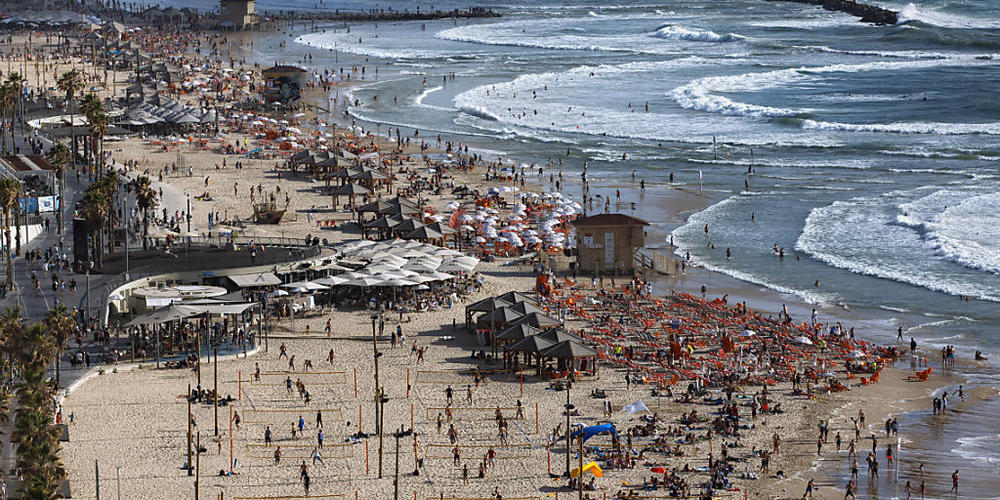 Tel Aviv - im Bild der Strand - ist laut "Economist" der zurzeit teuerste Platz zum Leben. (Archivbild)
