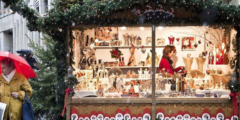 Die erweitere Maskenpflicht der Ostschweizer Kantone gilt beispielsweise für den St. Galler Weihnachtsmarkt. (Archivbild).
